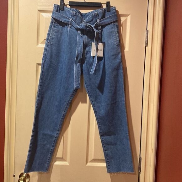 DL1961 Susie Tapered Jeans - Picture 4 of 9